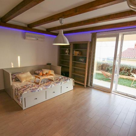 Eco Eclectic Villa With Pool Salona Kültér fotó